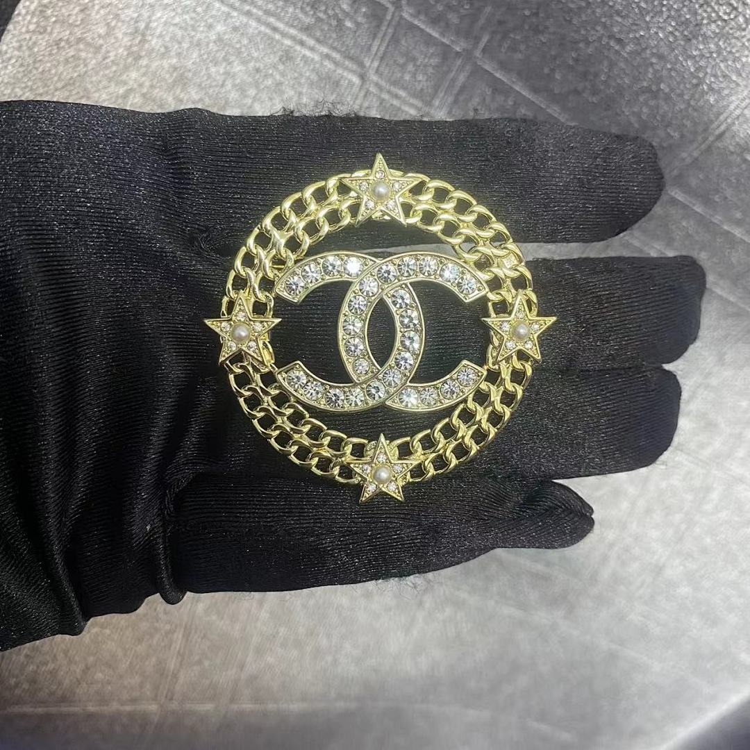 Brooch 51