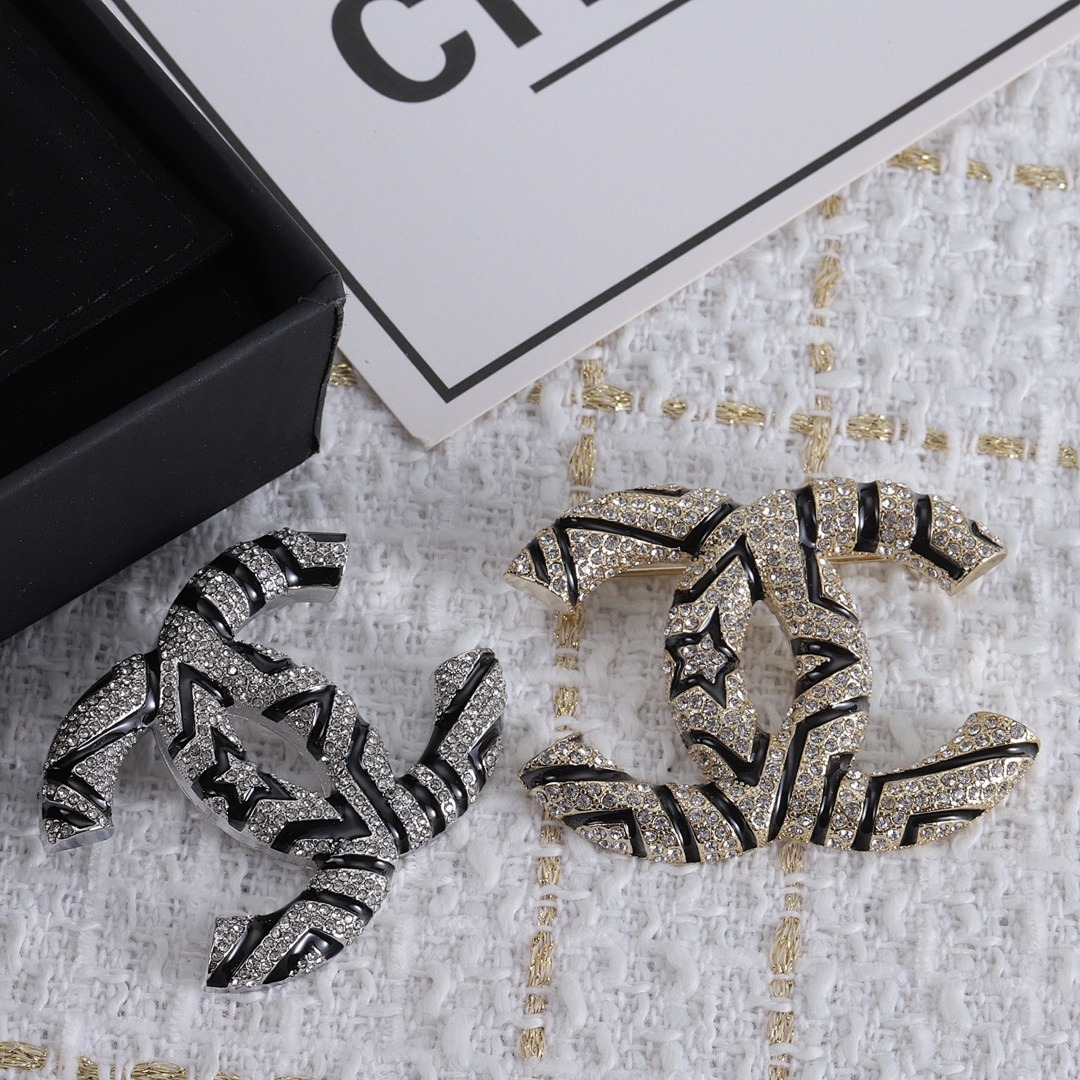 Brooch 62