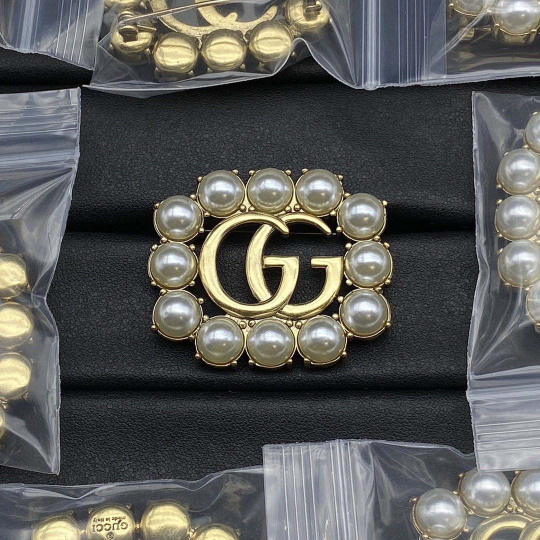 Brooch 100