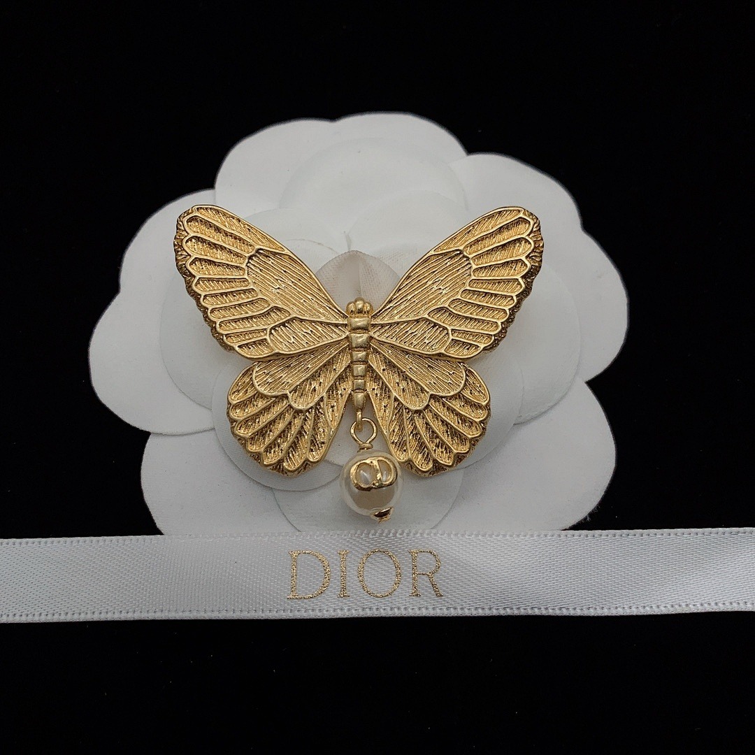 Brooch 118