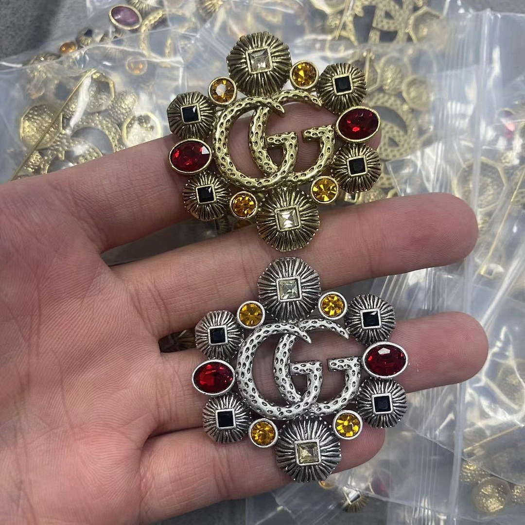 Brooch 123