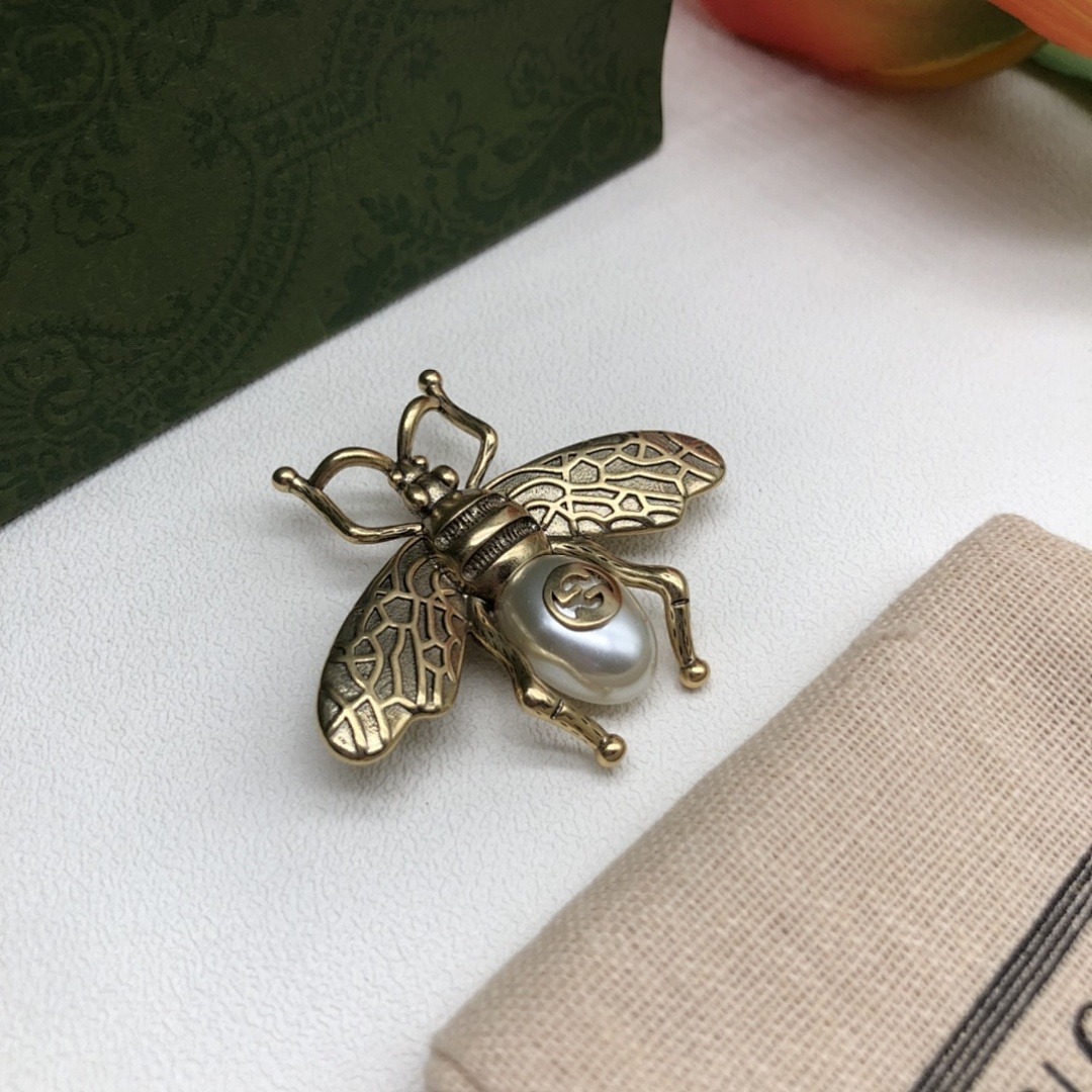 Brooch 131