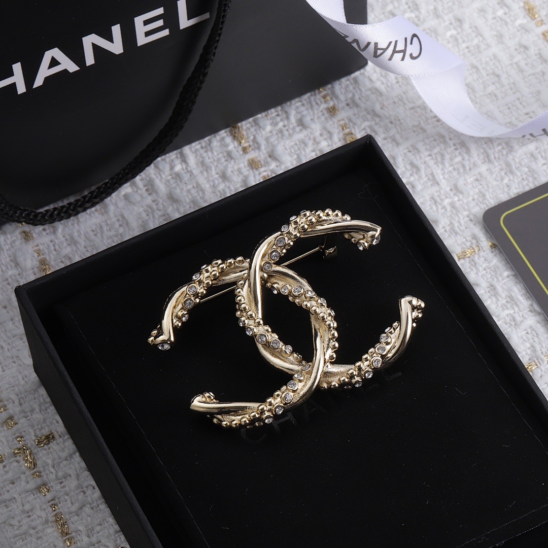 Brooch 146