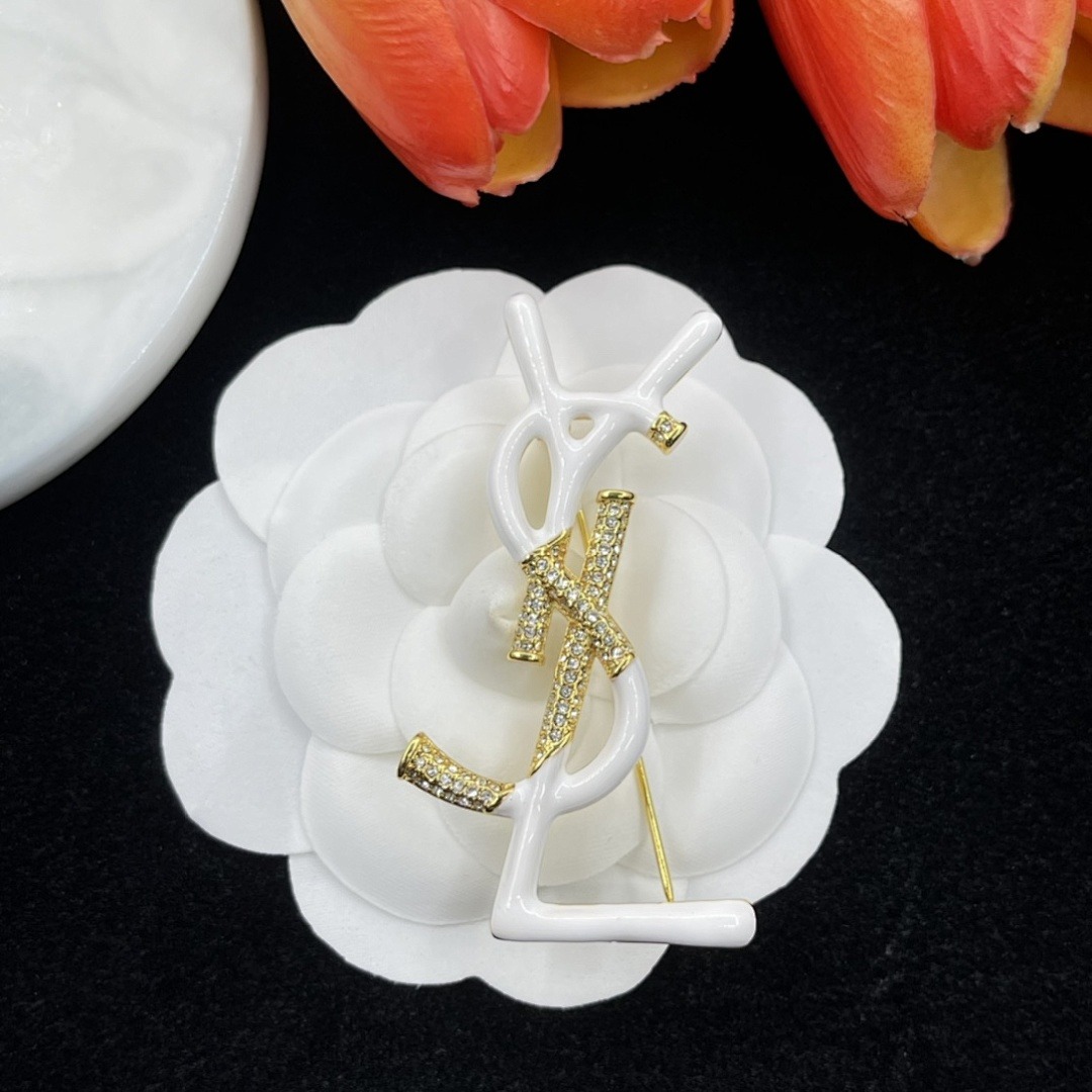 Brooch 157