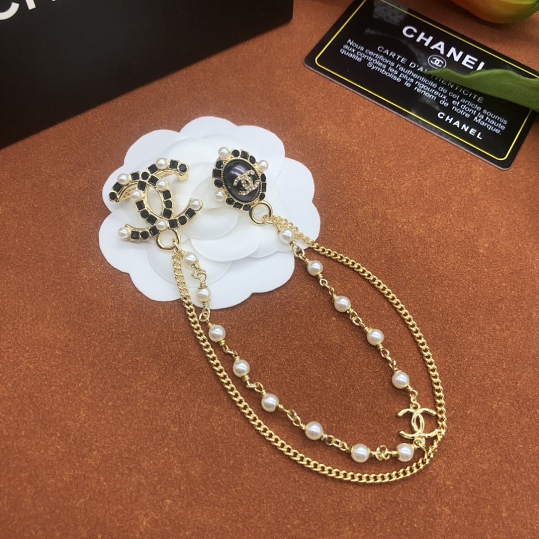 Brooch 250