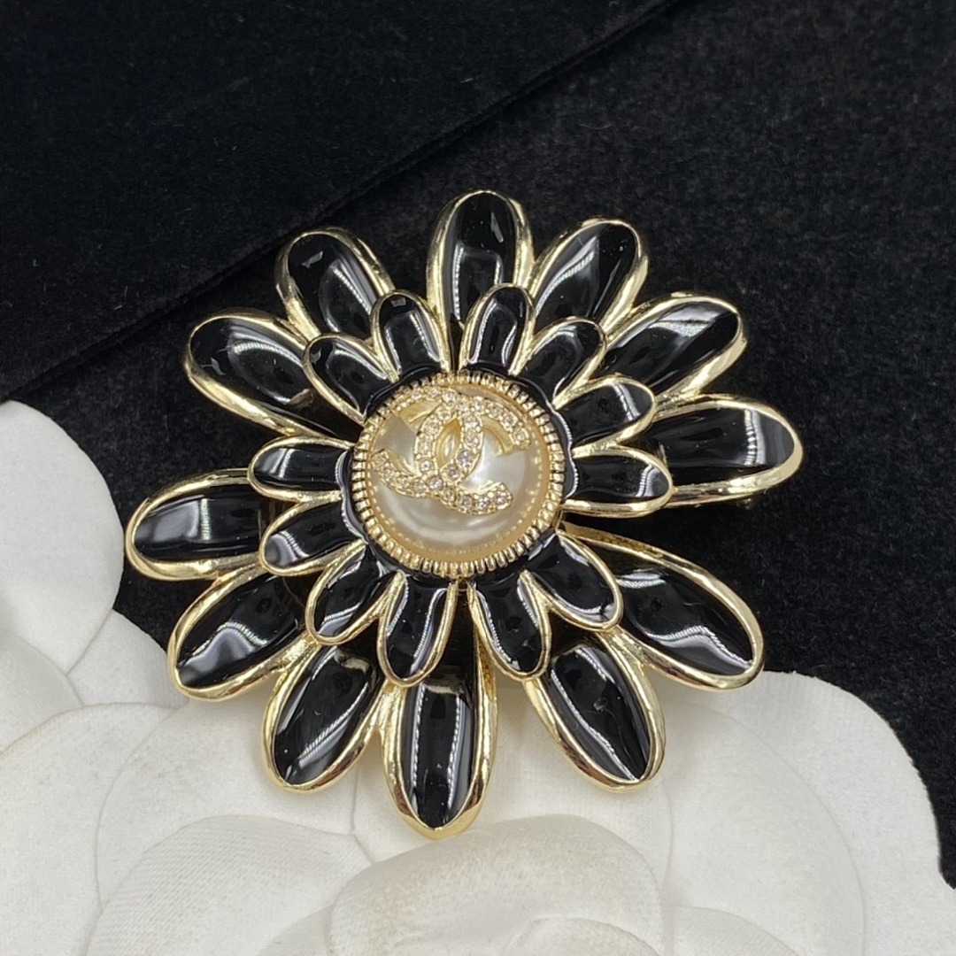 Brooch 257