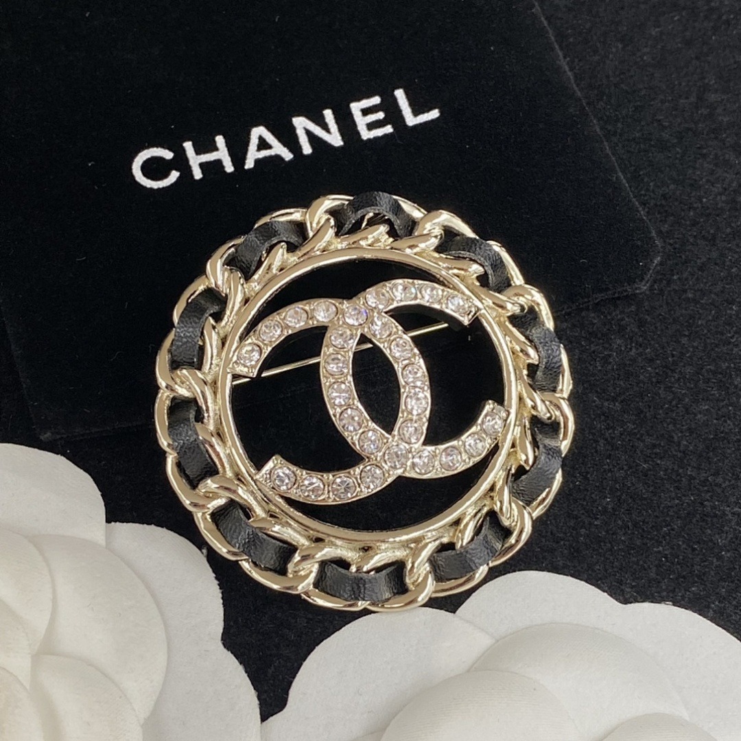 Brooch 300