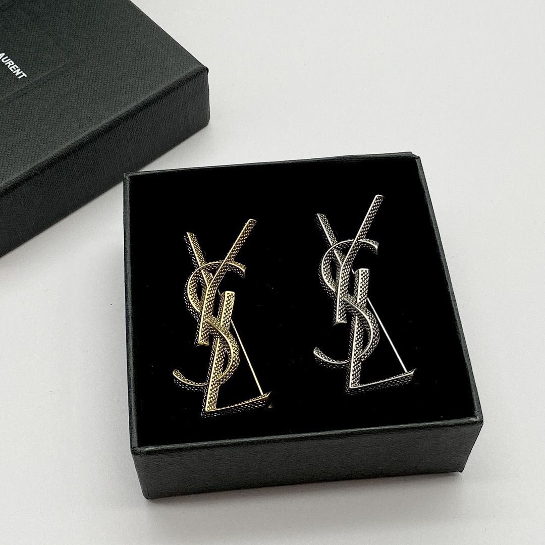 Brooch 302