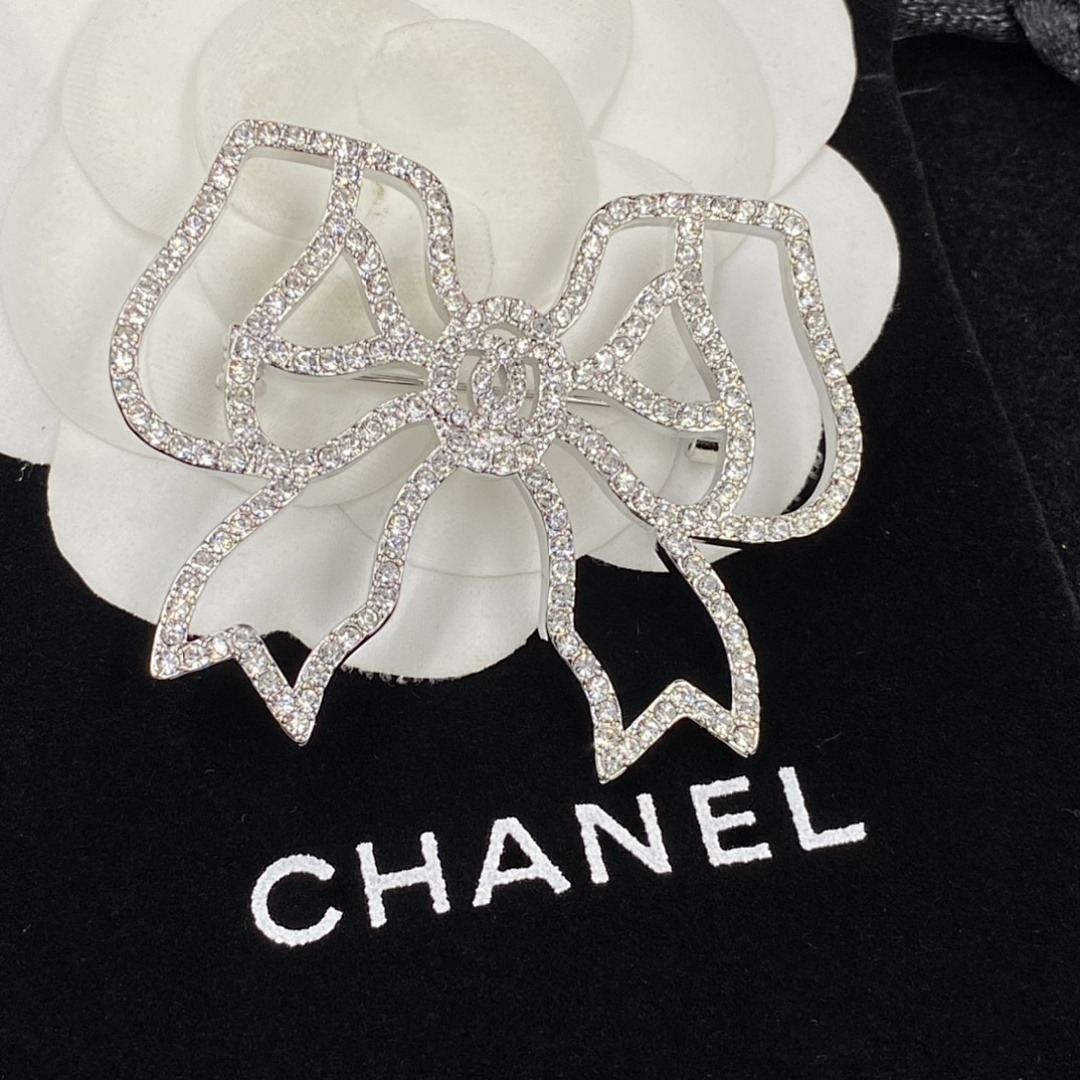 Brooch 320
