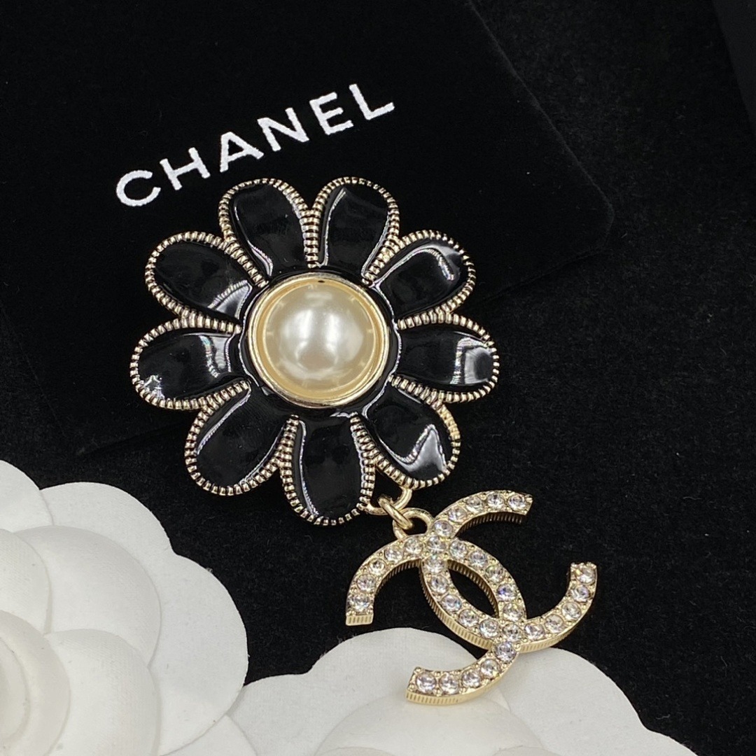 Brooch 328