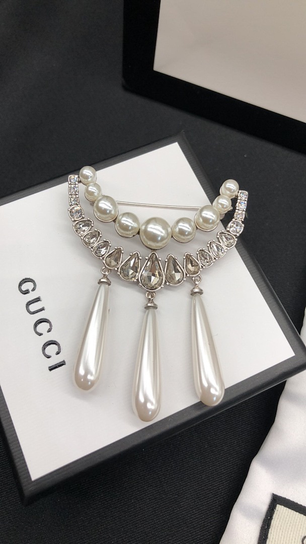 Brooch 336