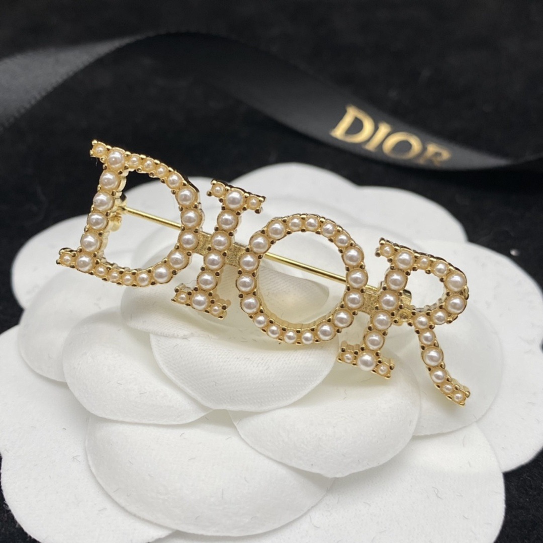 Brooch 369