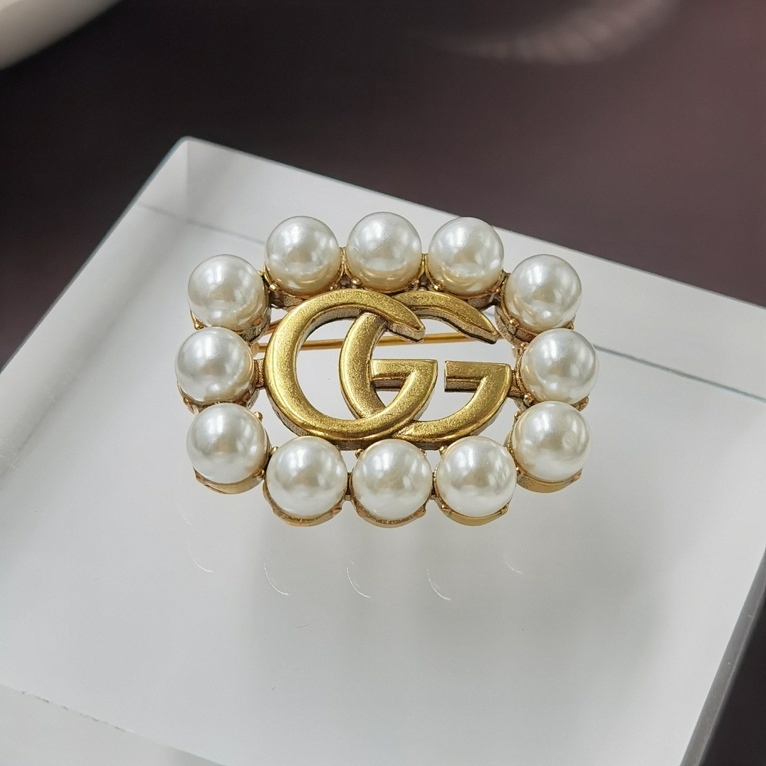 Brooch 374