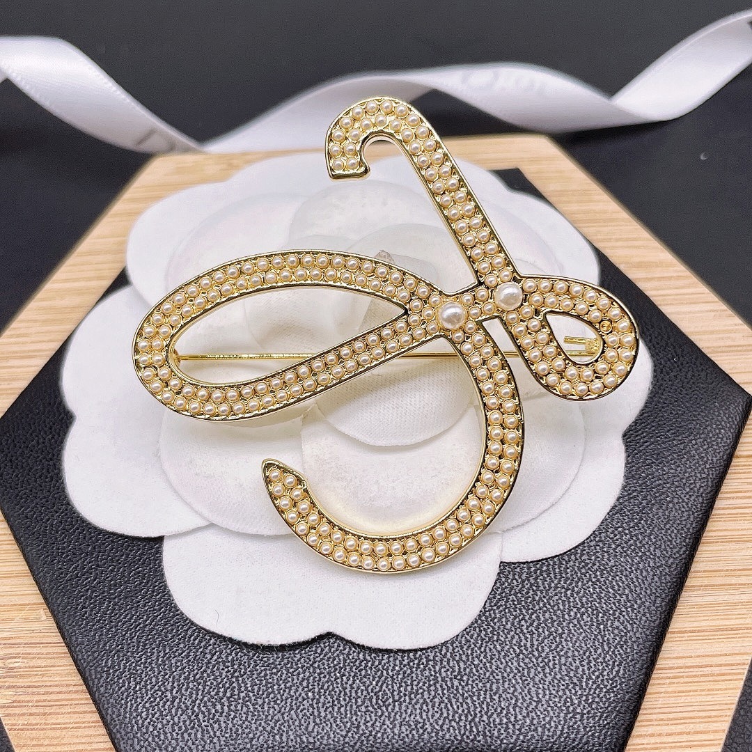 Brooch 392