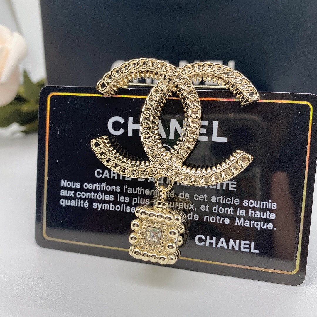Brooch 403