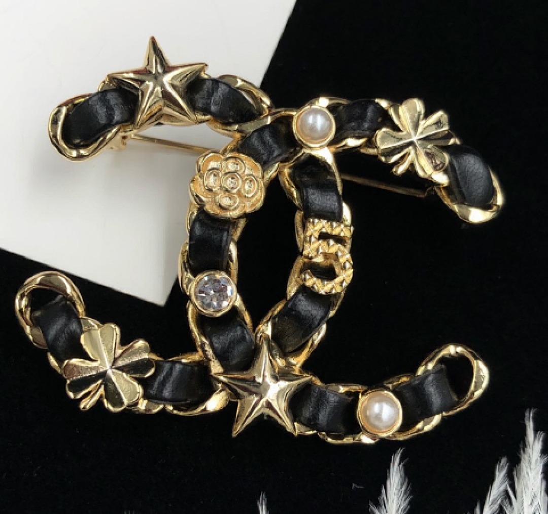 Brooch 421