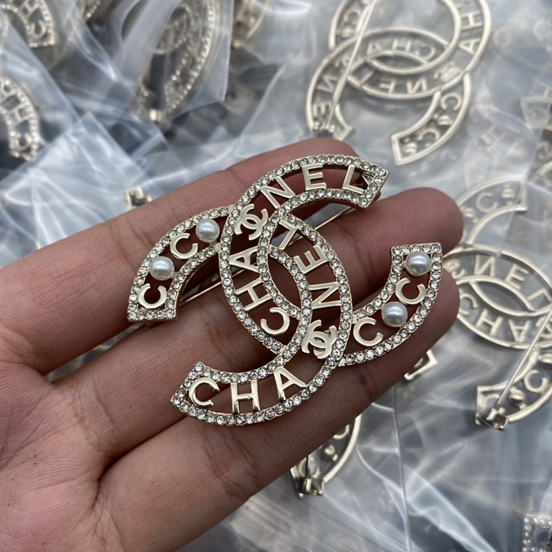 Brooch 445