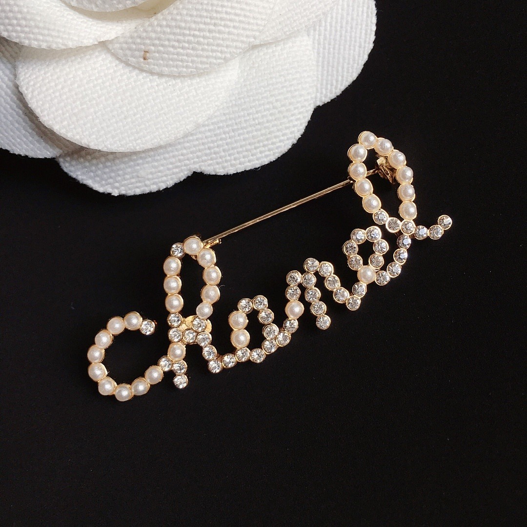 Brooch 449