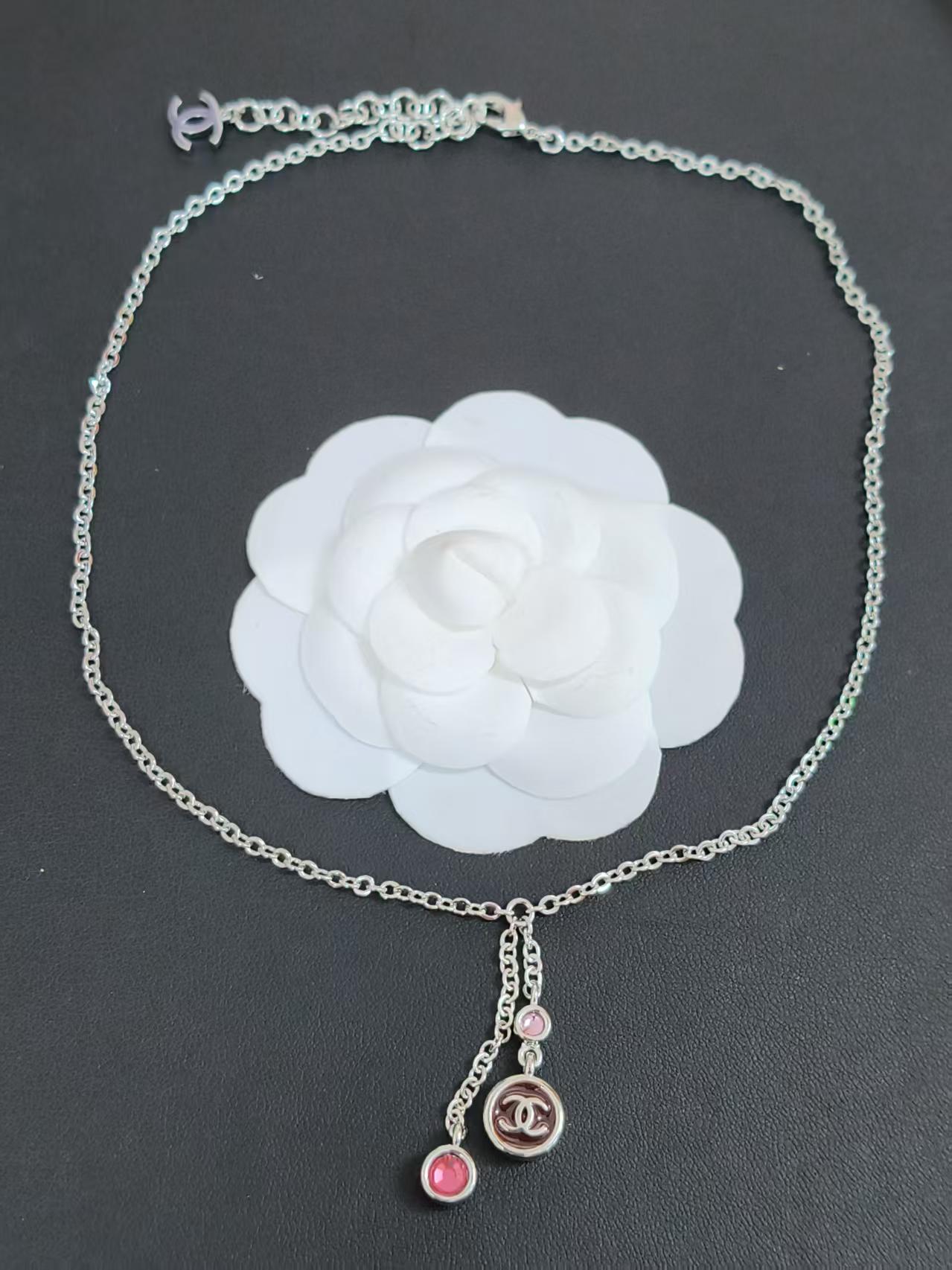 Delicate Pendant Necklace