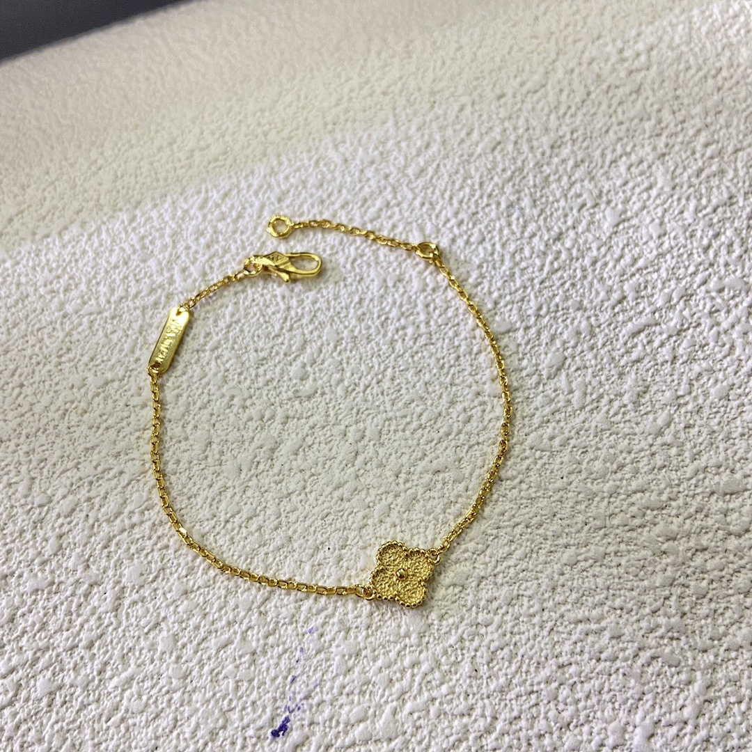 VCA Bracelet 57