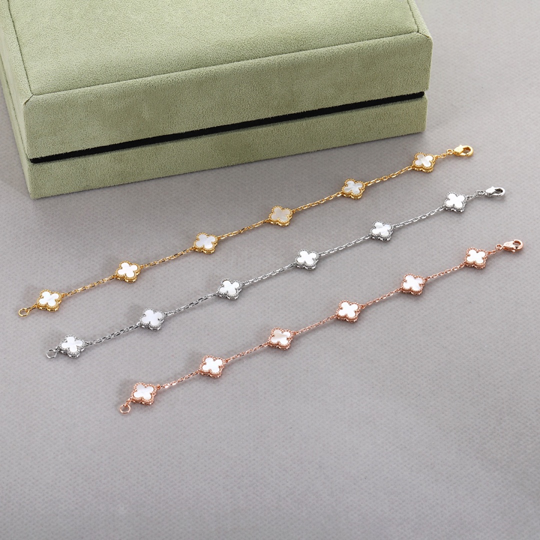 VCA Bracelet 84