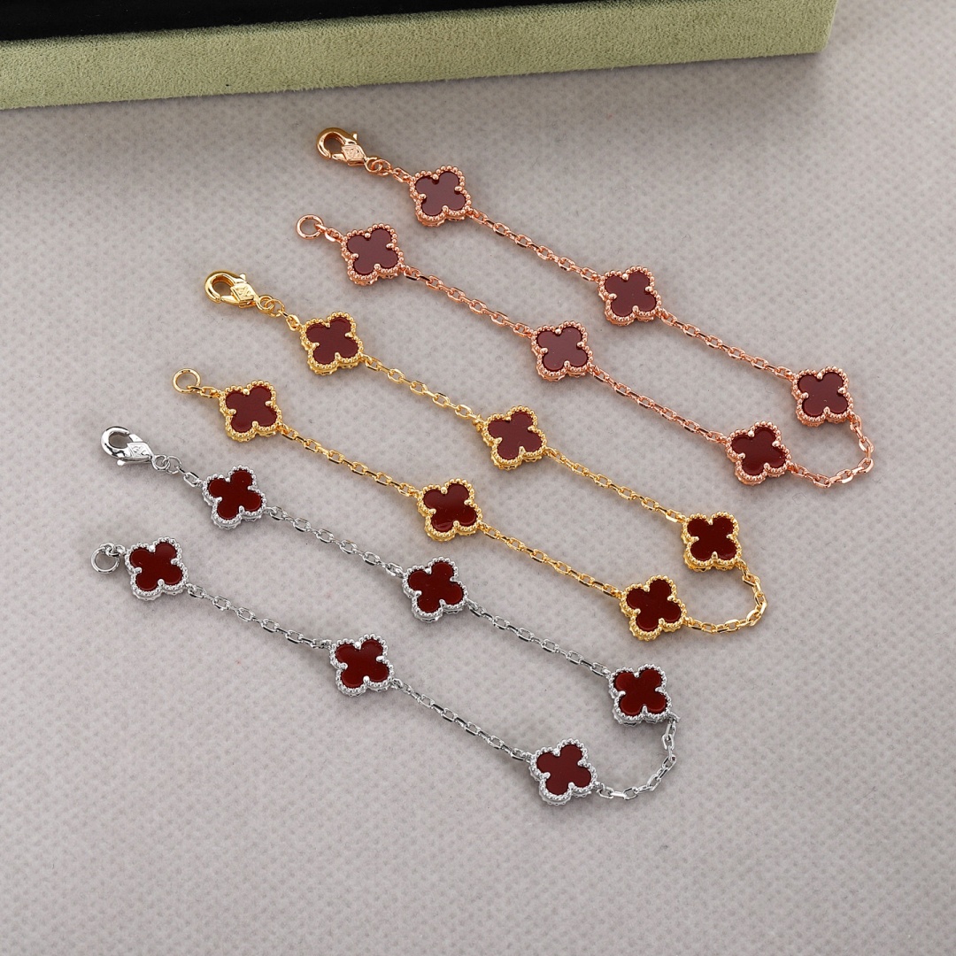 VCA Bracelet 86