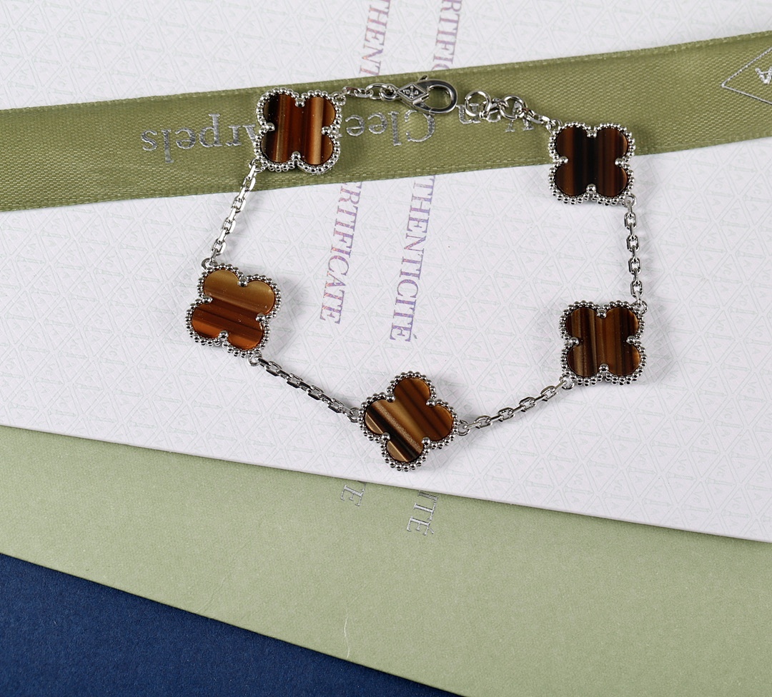 VCA Bracelet 164