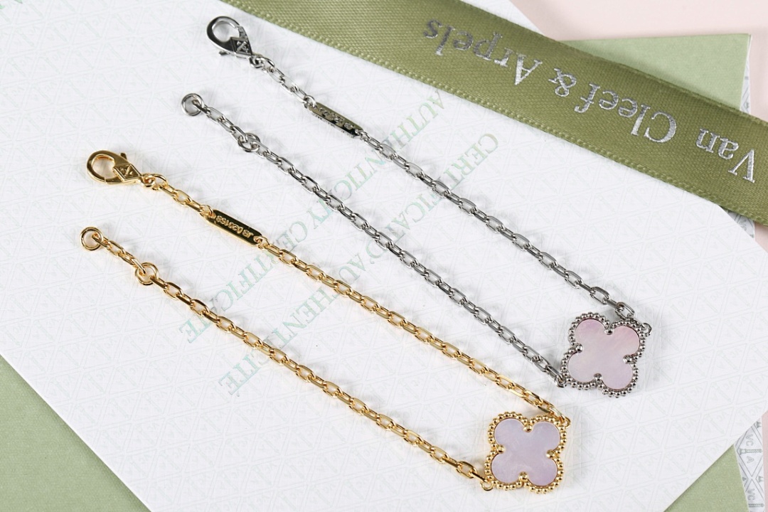 VCA Bracelet 167