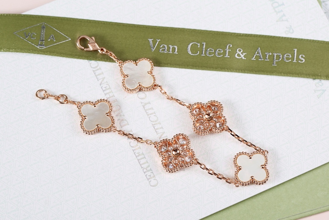 VCA Bracelet 168