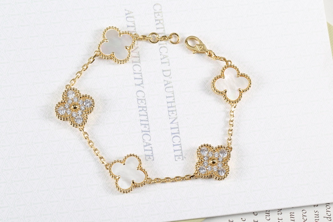VCA Bracelet 178