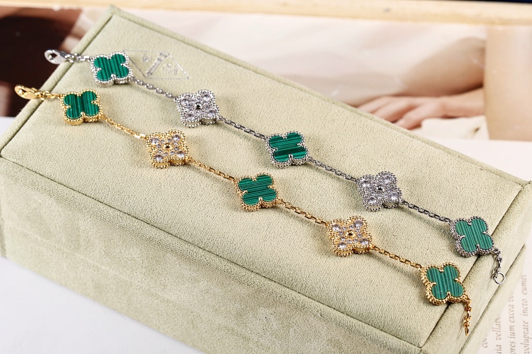 VCA Bracelet 179