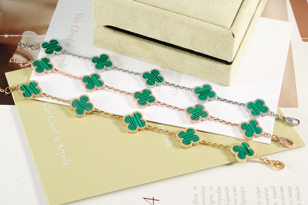 VCA Bracelet 192