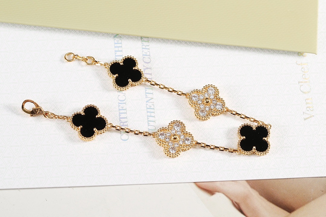 VCA Bracelet 199