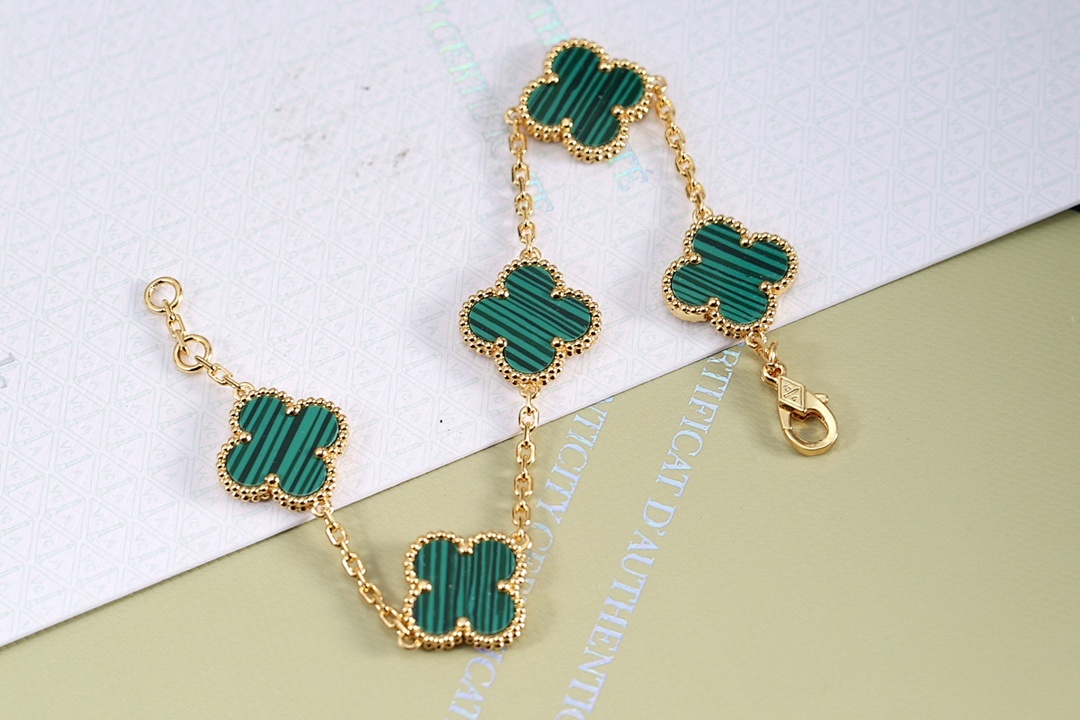 VCA Bracelet 224