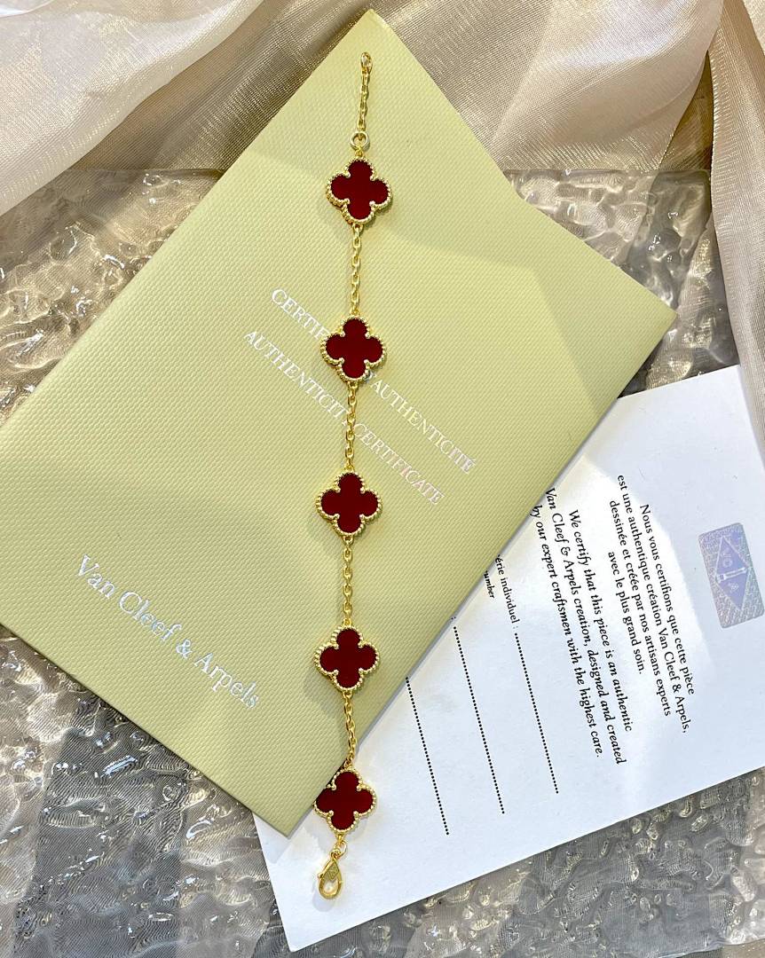 VCA Bracelet 231