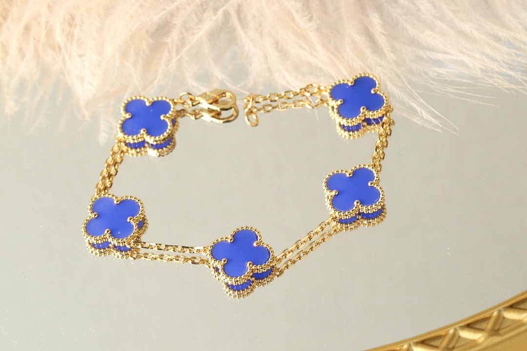 VCA Bracelet 246