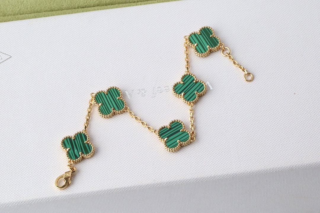 VCA Bracelet 247
