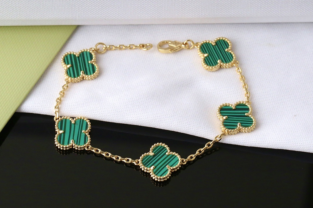 VCA Bracelet 249