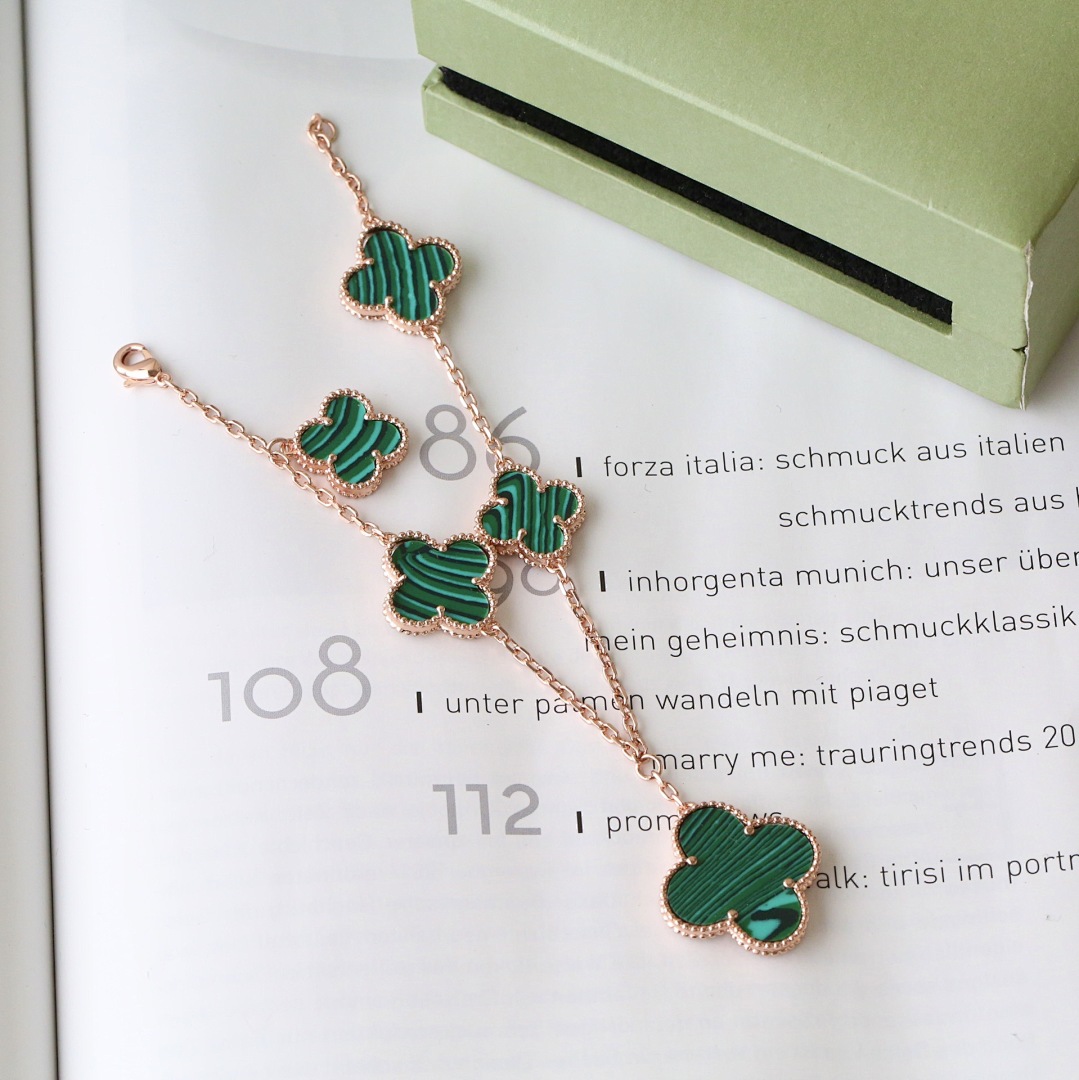 VCA Bracelet 261