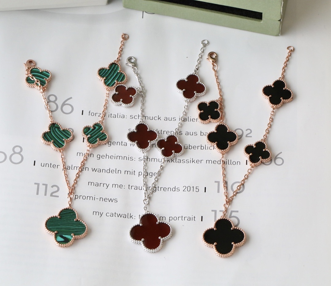 VCA Bracelet 262