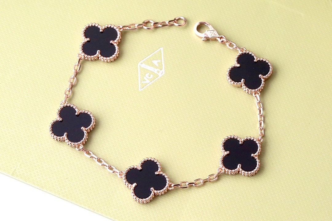 VCA Bracelet 266