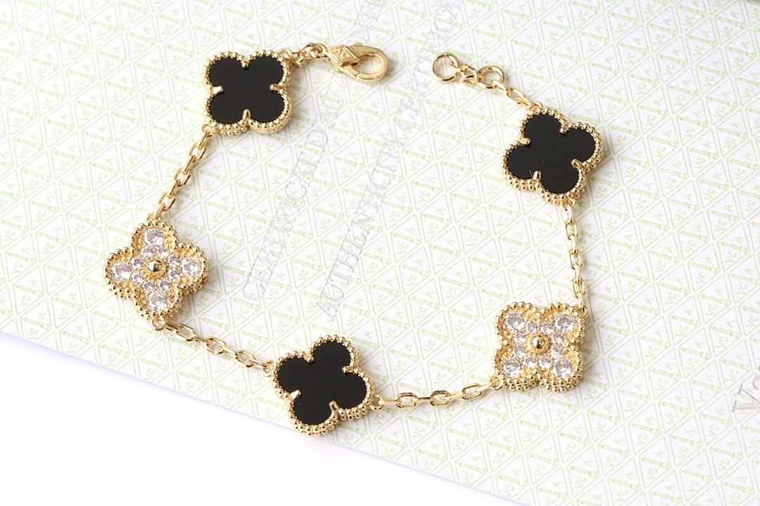 VCA Bracelet 268