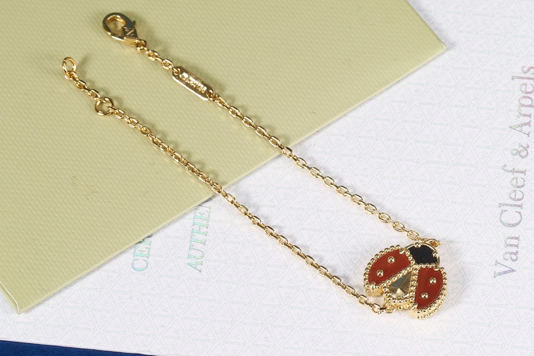 VCA Bracelet 286