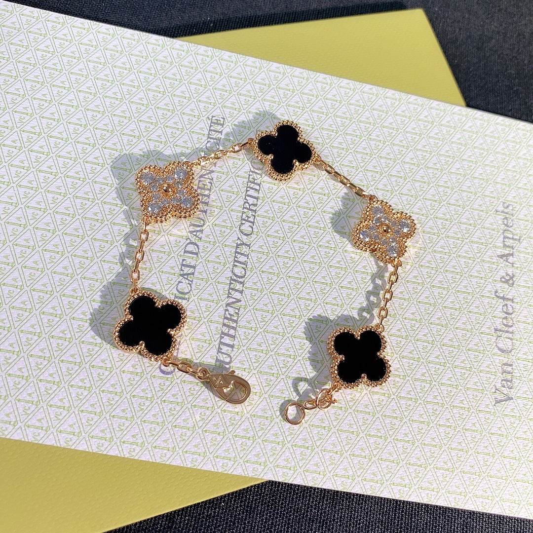 VCA Bracelet 329