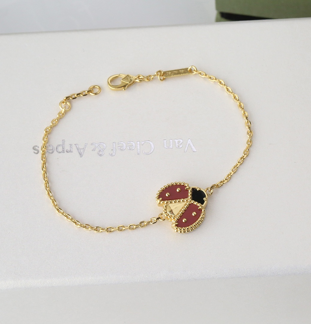 VCA Bracelet 344